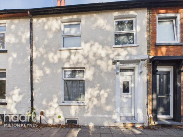 3 bedroom terraced house for sale in High Street, New Bradwell, MK13