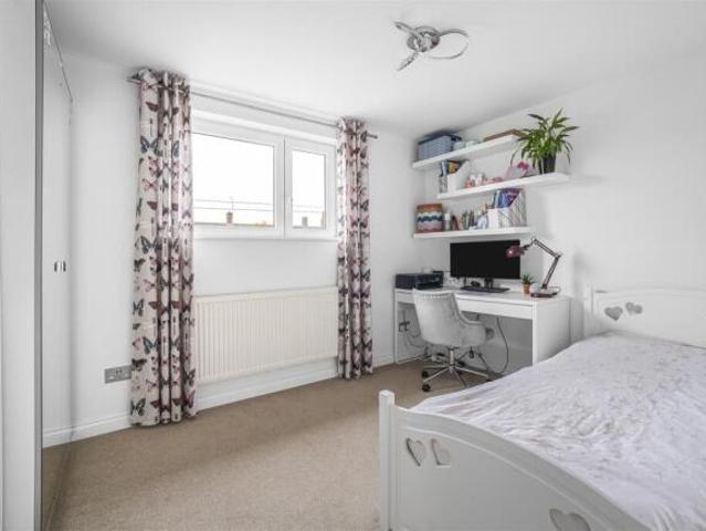 3 bedroom terraced house for sale in Humphreys Road, Cambridge, CB4