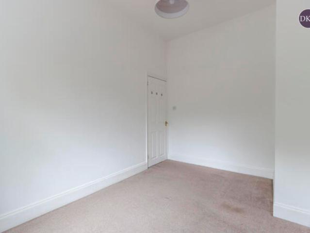 3 bedroom terraced house for sale in Leavesden Road, Watford, WD24