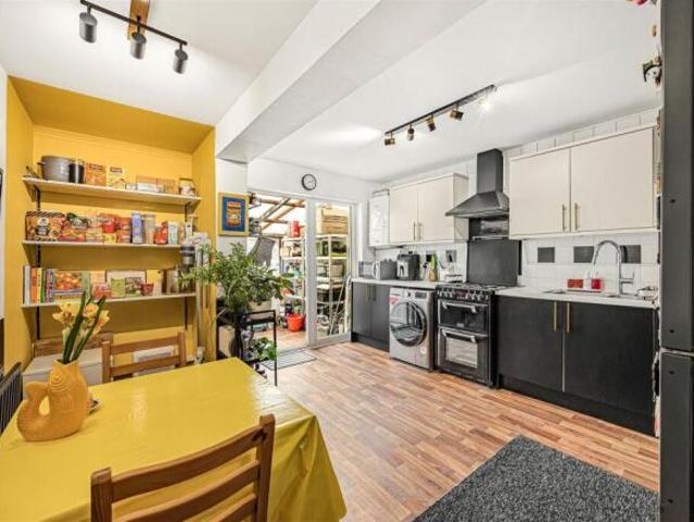 3 bedroom terraced house for sale in Newport Road, Reading, RG1