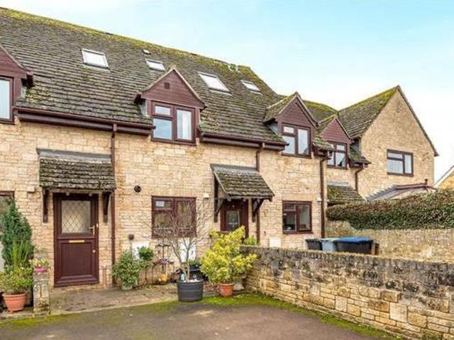 3 bedroom terraced house for sale in Strainges Close Ducklington OX29