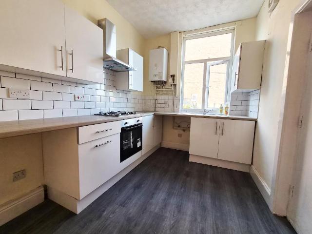 3 Bedroom Terraced House To Let in Oldham, OL9