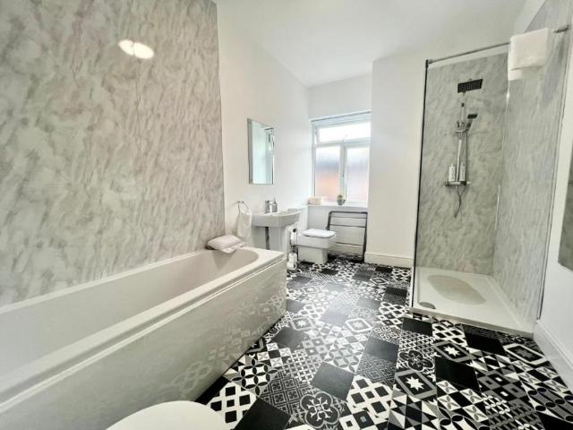 3 bedroom Terraced House To Let