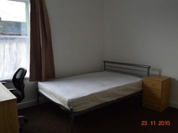 3 bedroom Terraced House To Let
