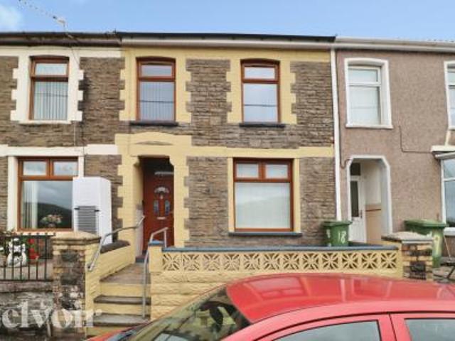 3 bedroom Terraced House To Let