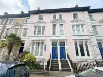 3 bedroom Terraced House To Let