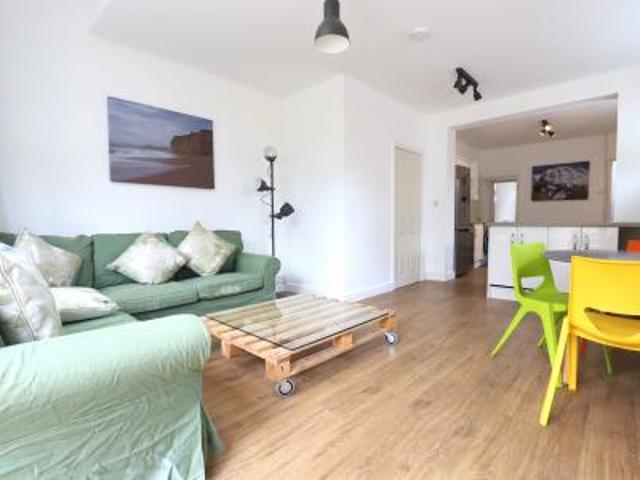 3 bedroom Terraced House To Let