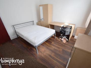 3 bedroom Terraced House To Let