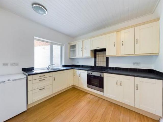 3 bedroom Terraced House To Let