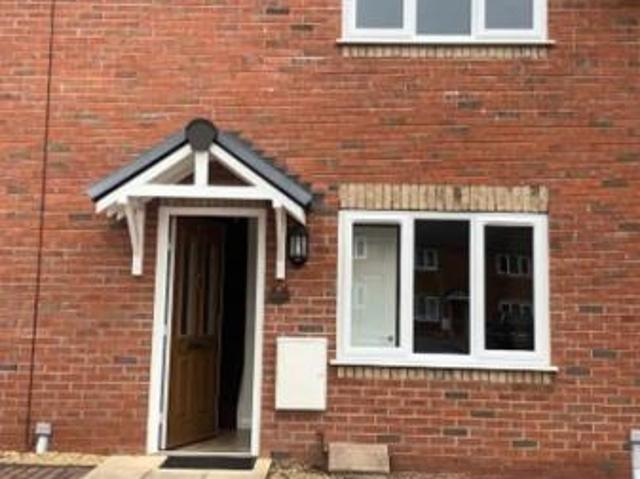 3 bedroom Terraced House To Let