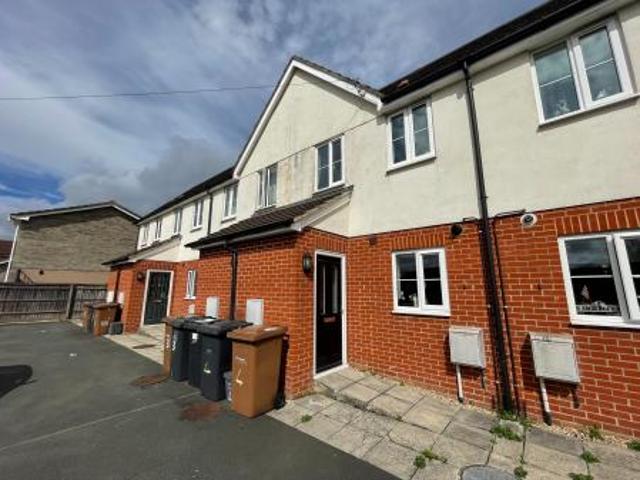 3 bedroom Terraced House To Let