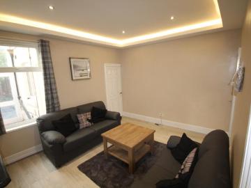 3 bedroom Terraced House To Let