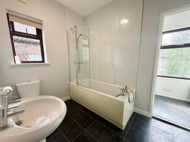 3 bedroom Terraced House To Let