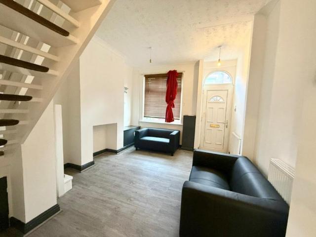 3 bedroom Terraced House To Let
