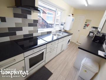 3 bedroom Terraced House To Let