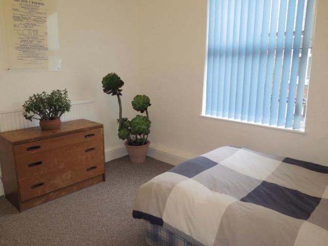 3 bedroom Terraced House To Let
