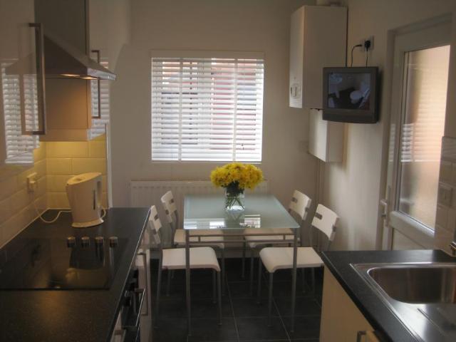3 bedroom Terraced House To Let