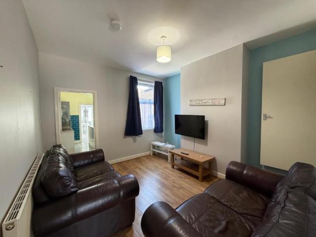 3 bedroom Terraced House To Let