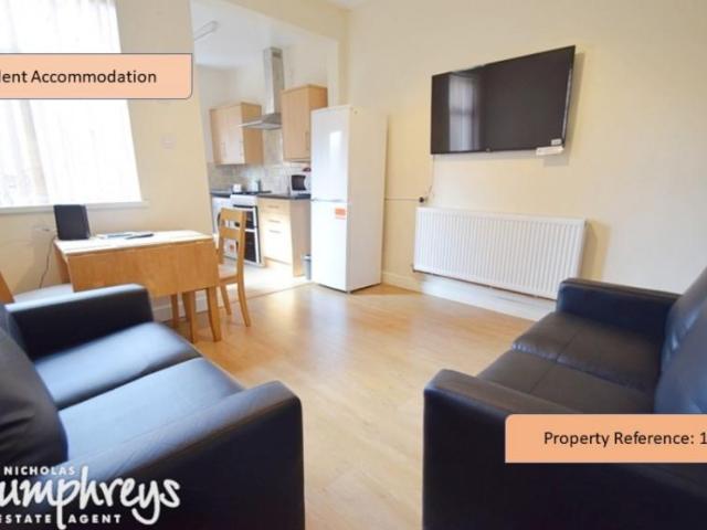 3 bedroom Terraced House To Let