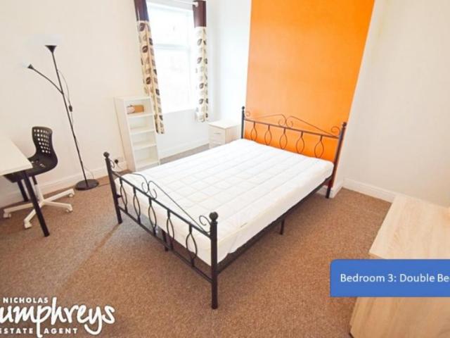 3 bedroom Terraced House To Let