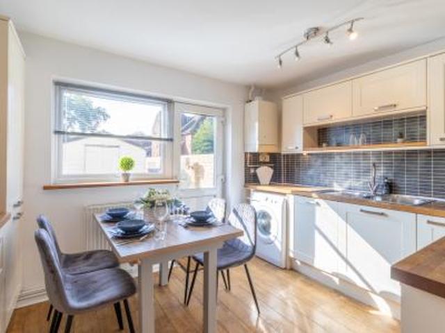 3 bedroom Terraced House To Let