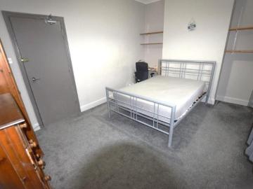 3 bedroom Terraced House To Let
