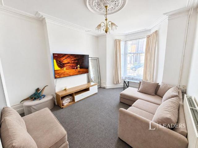 4 bedroom terraced house to rent
