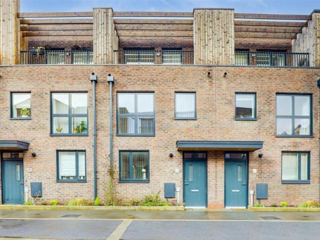 3 bedroom terraced house to rent