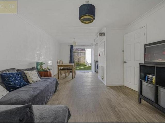 3 bedroom terraced house to rent