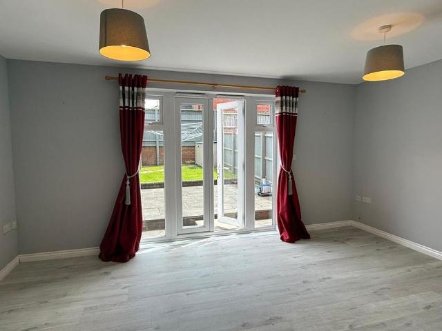 3 bedroom terraced house to rent