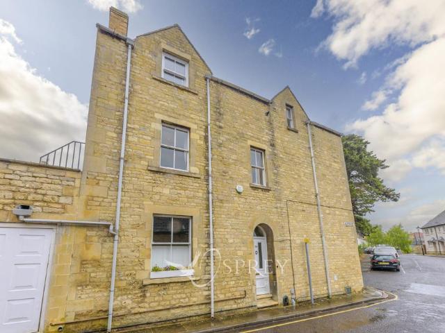 3 bedroom terraced house to rent