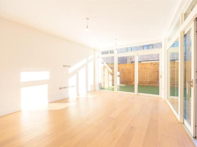 3 bedroom terraced house to rent