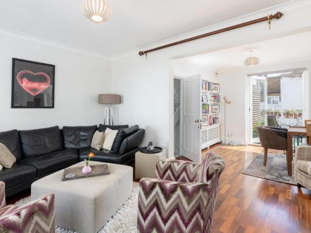 3 bedroom terraced house to rent