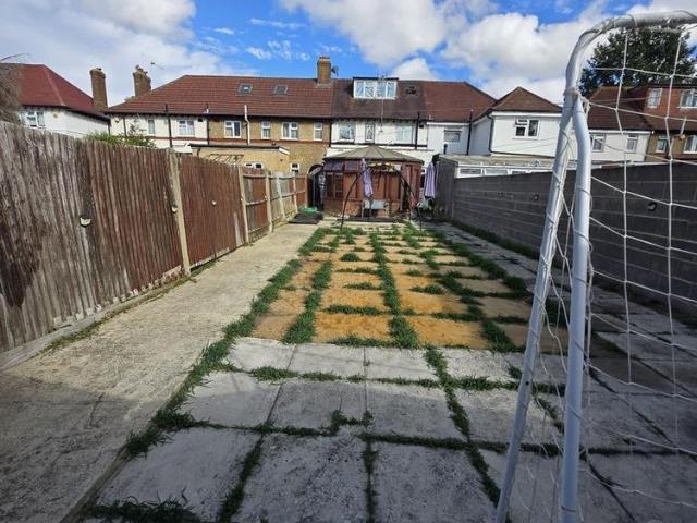 3 bedroom terraced house to rent