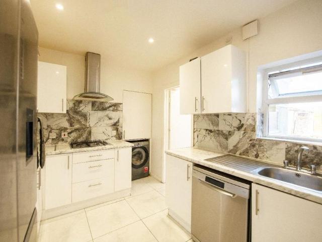 3 bedroom terraced house to rent