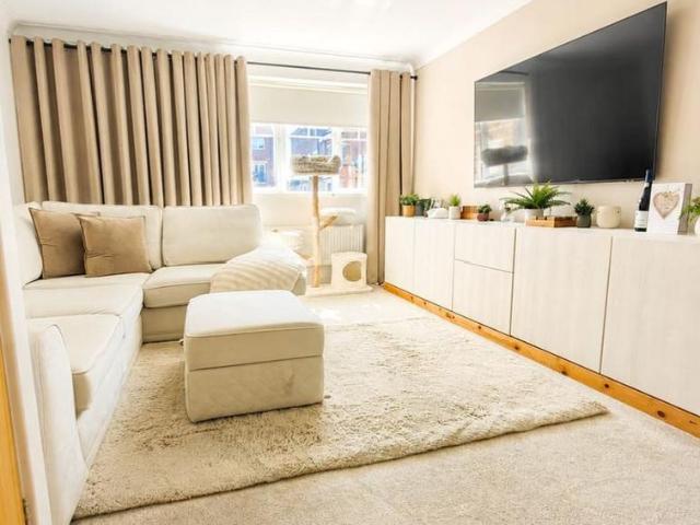 3 bedroom terraced house to rent