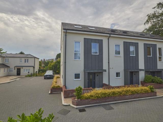 3 bedroom terraced house to rent