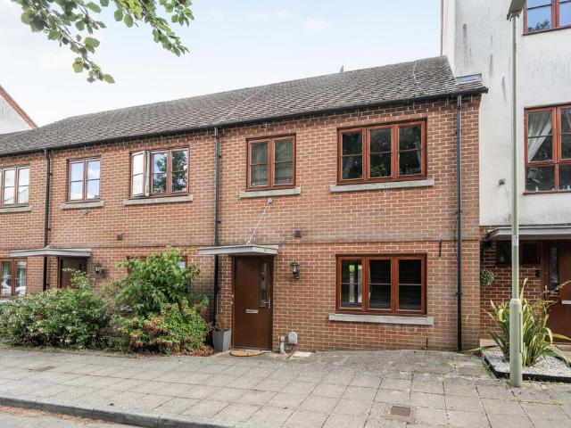 3 bedroom terraced house to rent
