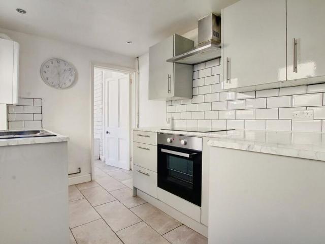 3 bedroom terraced house to rent