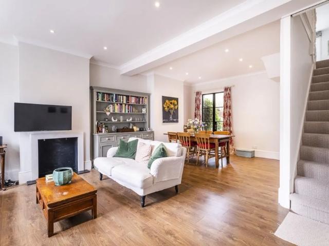 3 bedroom terraced house to rent