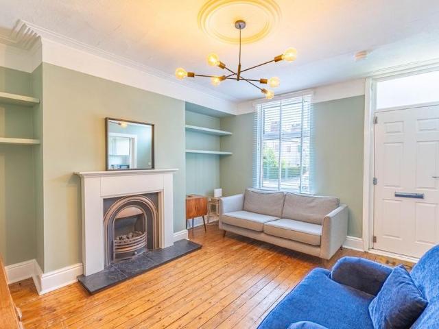 3 bedroom terraced house to rent