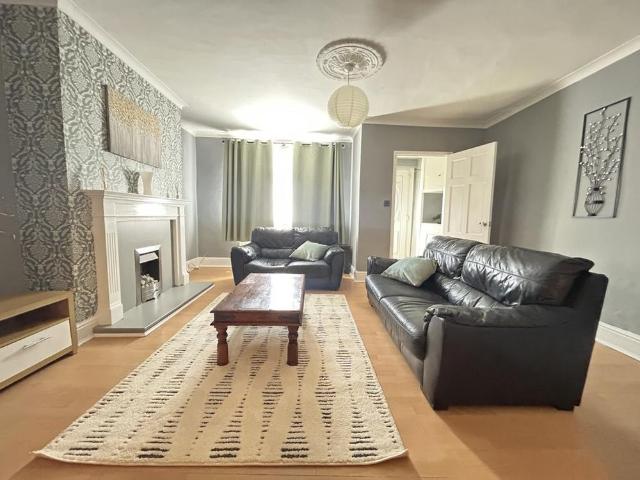 3 bedroom terraced house to rent