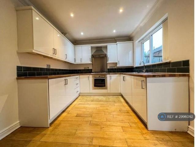 3 bedroom terraced house to rent