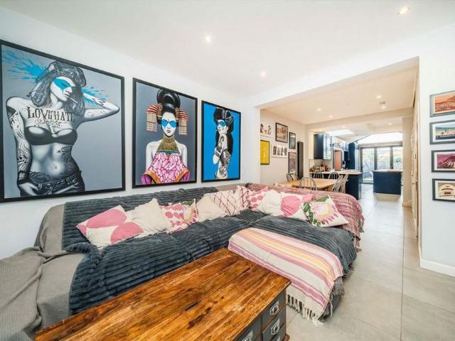 3 bedroom terraced house to rent