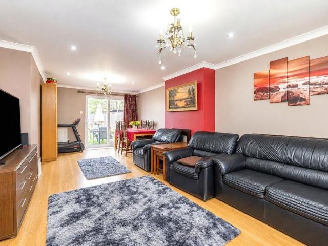 3 bedroom terraced house to rent