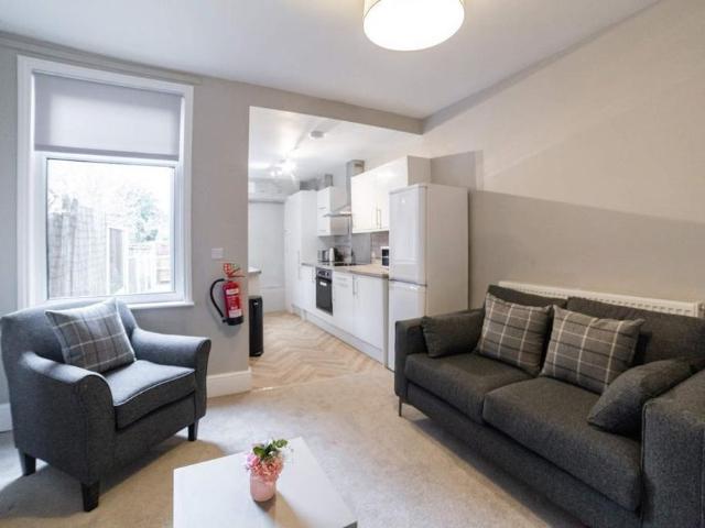 3 bedroom terraced house to rent