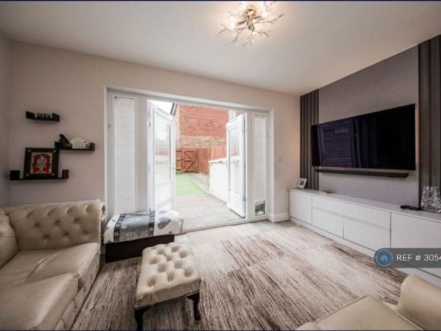 3 bedroom terraced house to rent
