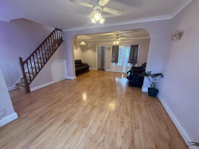 3 bedroom terraced house to rent