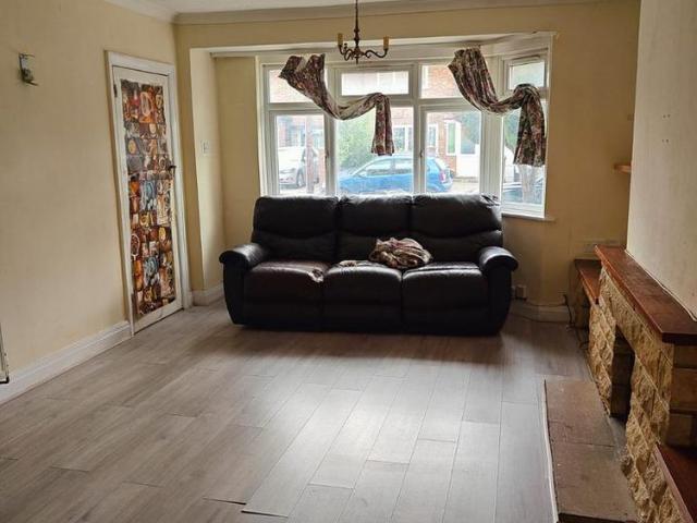 3 bedroom terraced house to rent