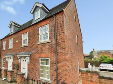 3 bedroom terraced house to rent
